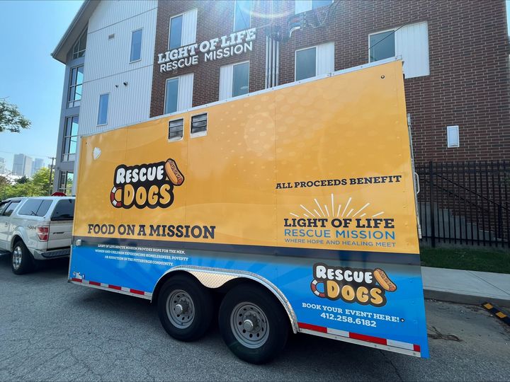 rescue-dogs-food-truck_880
